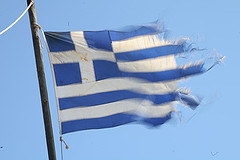griechische Flagge zerfetzt